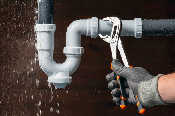Professional Plumbing technician working in Prather, CA